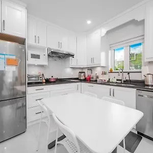 New Laneway House Near Airport, Downtown, Ubc , Vancouver Canada